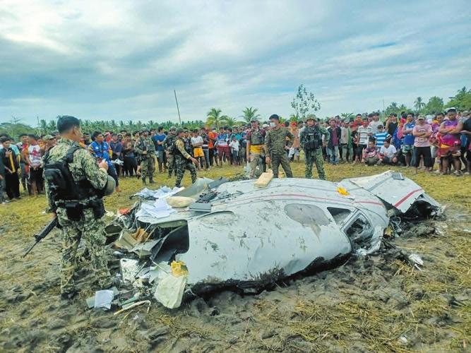 美国纽约州一小型飞机坠毁 机上5人死亡