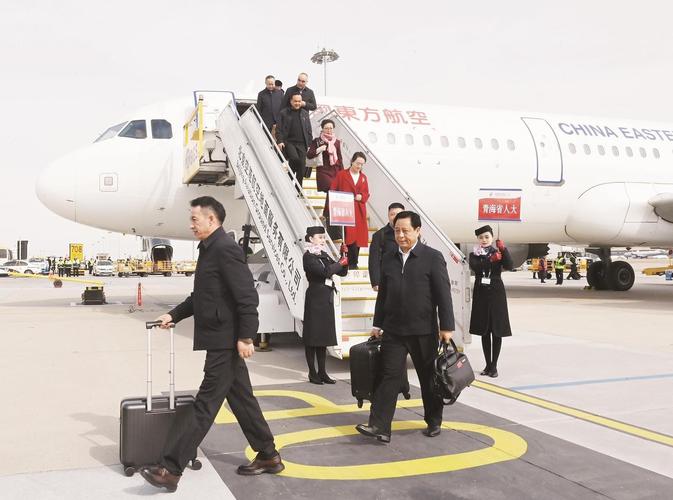 我省全国人大代表返回西宁