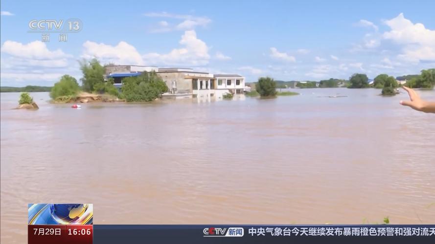 航拍湖南涓水四新堤决堤现场 抢险救灾正在进行