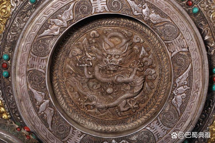 鹤庆银器里的錾刻美学:金银铜的交响乐