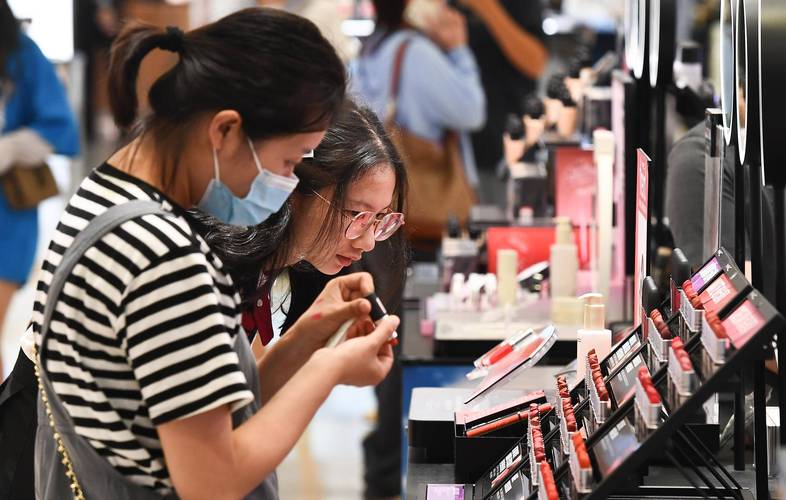 海南推出系列举措激发消费市场活力:以旧换新热 离岛免税火
