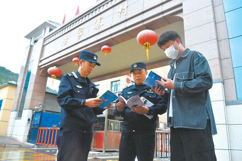 推动警务前移 守护群众安宁