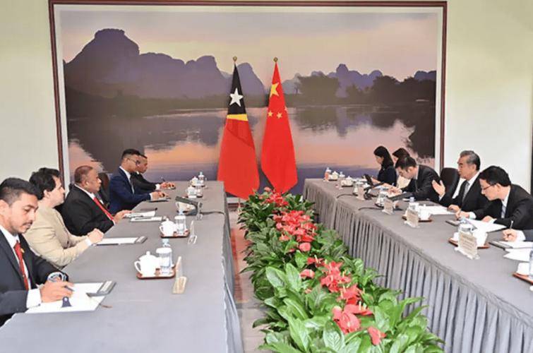 王毅集体会见海合会国家外长
