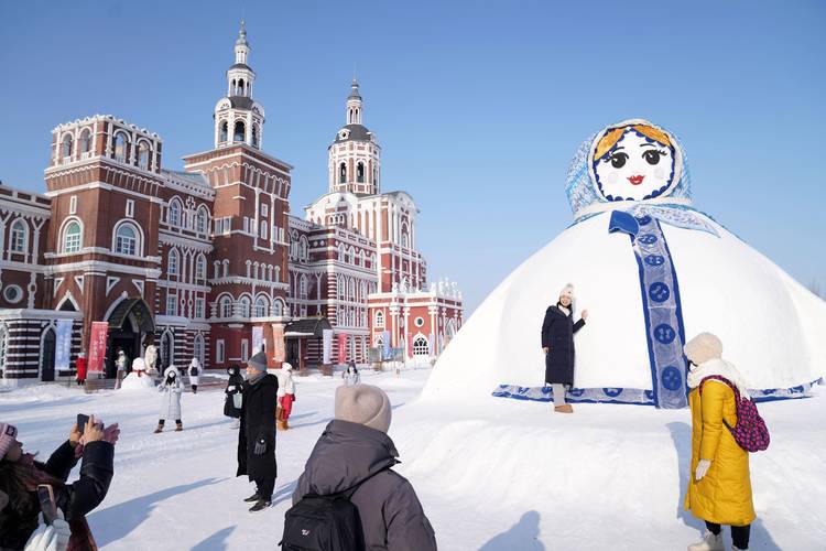 “冰城”哈尔滨:“冰雪城堡庄园”引游人