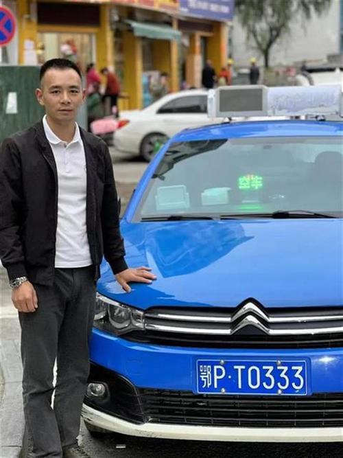 20万元现金遗落出租车上!的哥一小时完璧归赵