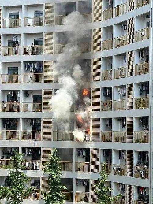 伊拉克埃尔比勒一宿舍发生火灾 已致14死18伤
