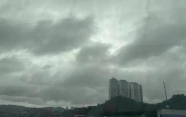 贵州省镇宁布依族苗族自治县发布雷电黄色预警