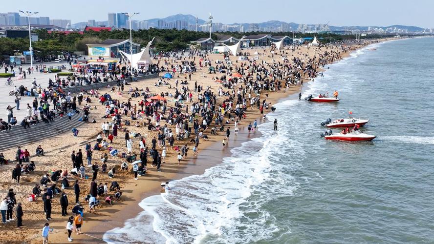 山东日照:海滨消夏“热”起来