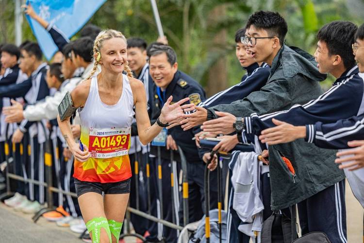 1.8万名跑者竞逐儋马 用脚步丈量儋州,感受千年古郡风光