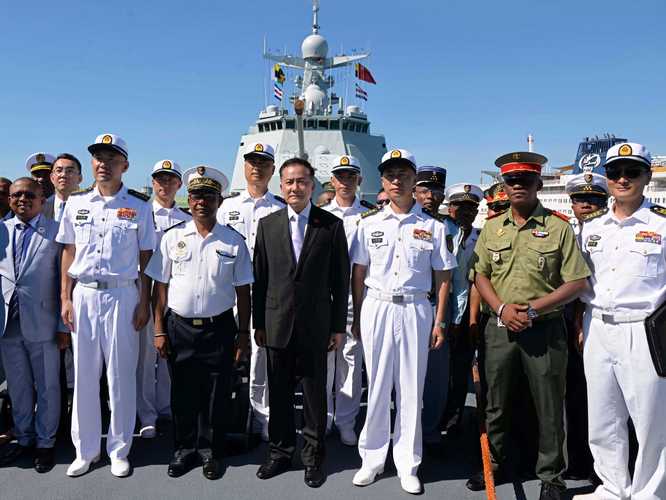 海军第45批护航编队抵达马达加斯加进行友好访问