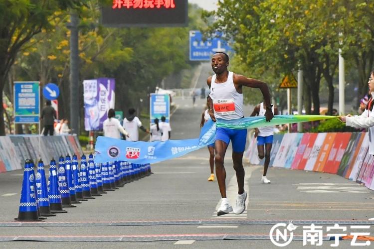 近2万跑友齐聚广西梧州竞逐半程马拉松 埃塞俄比亚选手夺冠