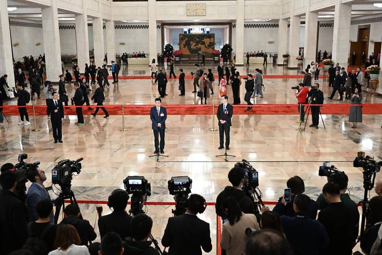 长沙两会首场“代表通道”开启,6位人大代表回答记者提问