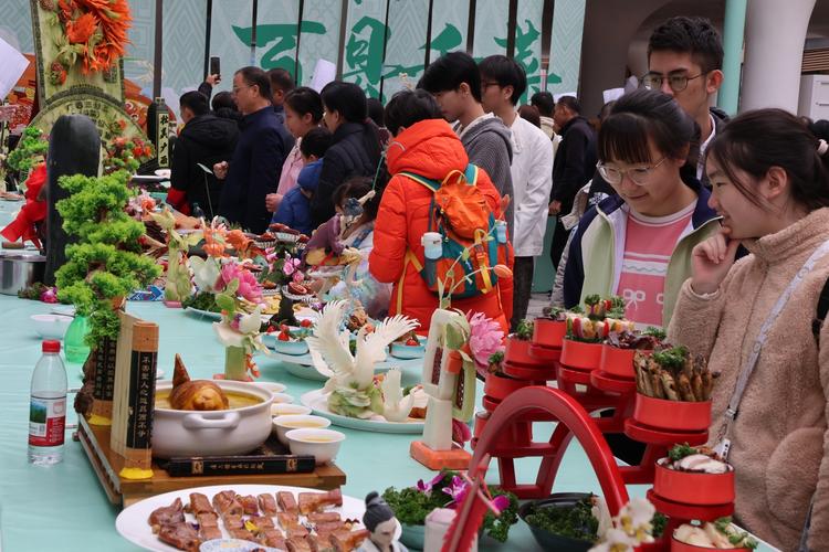 广西特色非遗美食争“鲜”斗“宴” “百县千菜”展魅力