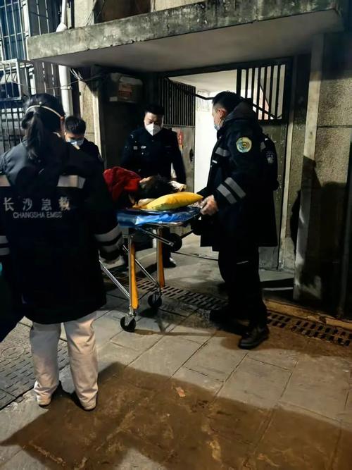 深夜!水果店内传出阵阵惨叫……民警紧急出动