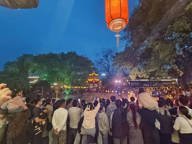 夏日文旅热力“上新” 各地启动夜游模式
