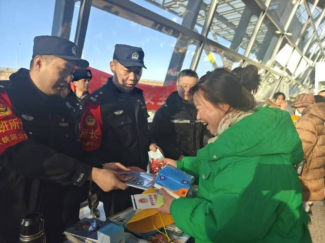 北京铁路警方加强警力部署 全力应对春节返程客流高峰