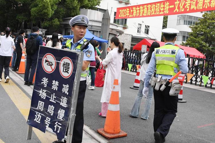 北京六千警力护航六万考生高考
