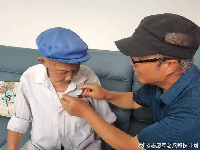 这是最好的传承！90岁志愿军老战士送孙子去当兵