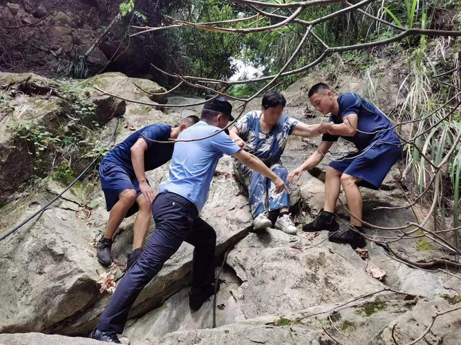 男子在虎头山树林中不慎迷路 北京石景山消防搜山救人