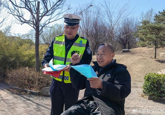 巧家东坪派出所“警”守交通安全线