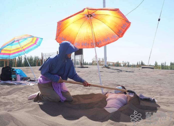 新疆迎今夏首轮高温天气 特色沙疗产业带旺当地旅游经济
