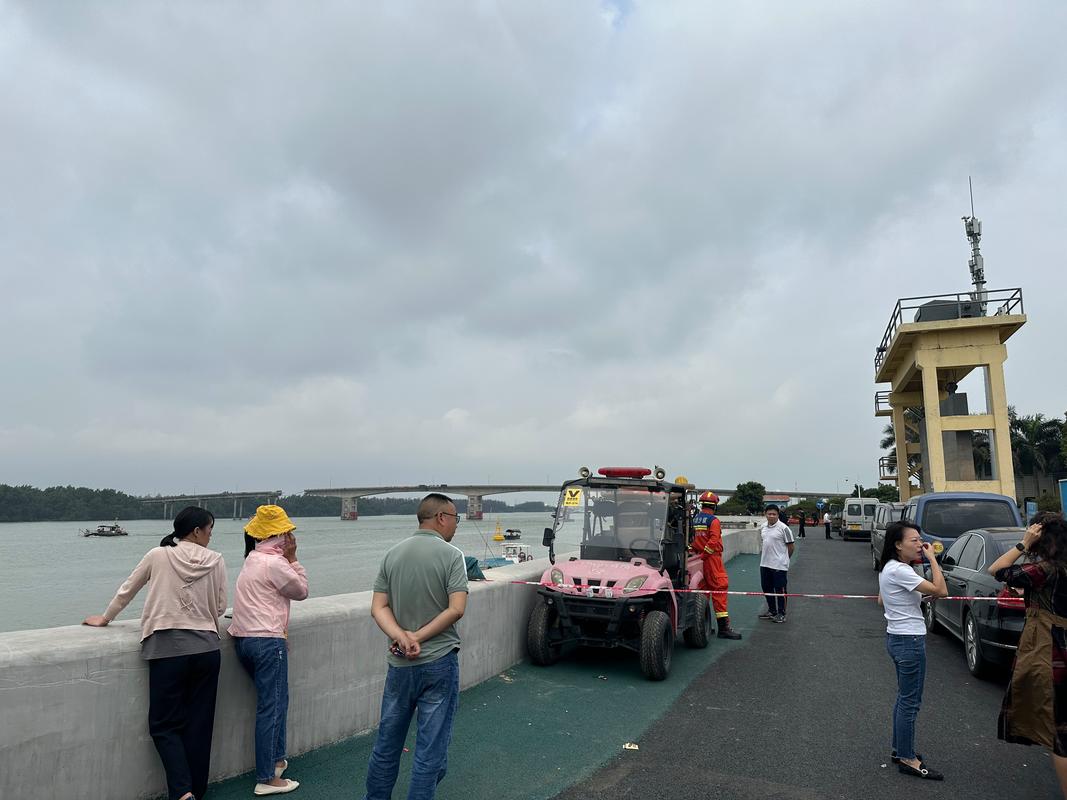 沥心沙大桥被船撞断,广东消防出动200名救援人员、30辆消防车到场处置