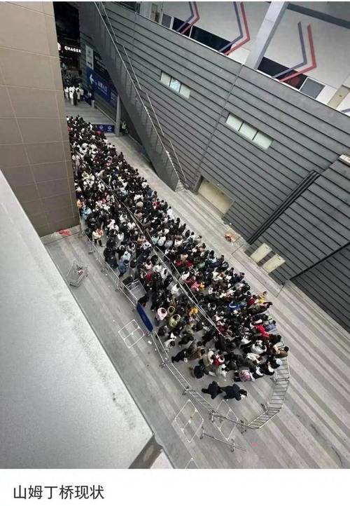非常抢手,已售出近两千份!年底杭州一医院门诊又火上热搜,很多年轻人排队