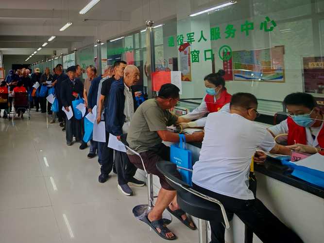 民盟海南省委赴保亭开展送医下乡活动