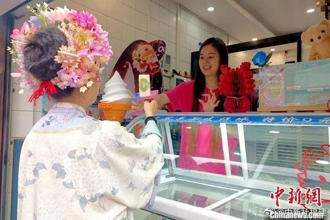 台湾夫妻“登陆”卖冰棒 漳州古城成创业“福地”