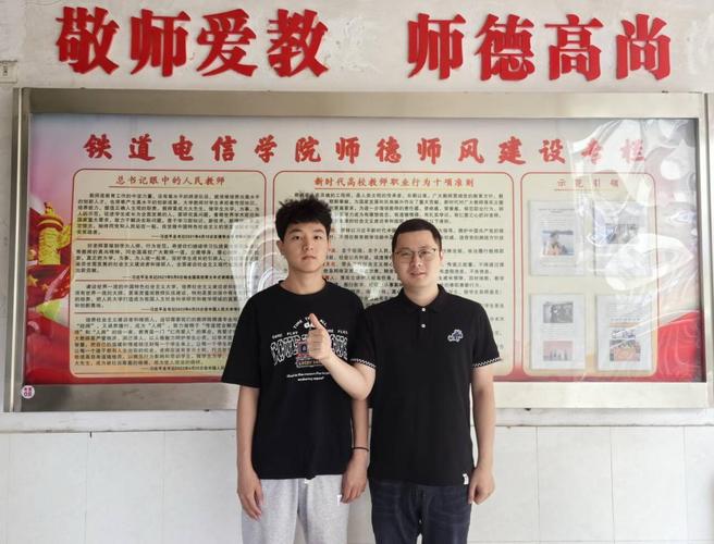 暴雨中的温情守护:湖南高铁职院大学生冒雨救助走失老人