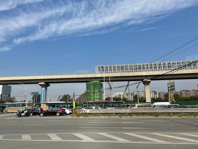 北京北清路高架桥“跨越”京藏高速 辛庄桥上方未来实现互联互通