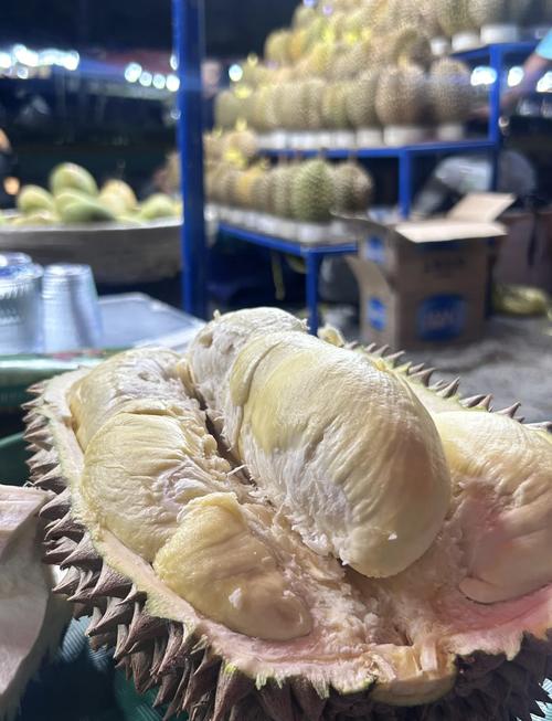 探访雅加达榴莲一条街:从夜市小摊位到国际大市场