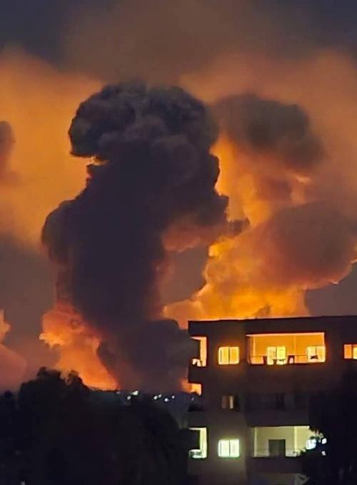 叙利亚塔尔图斯市上空传出爆炸声