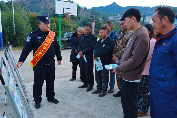 西藏阿里:警民心手相牵共筑边境安全屏障