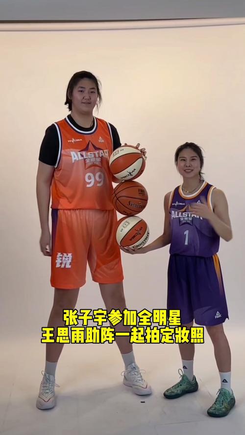 张子宇亮相WCBA全明星周末 中国女篮三代中锋同框