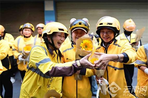云南开远27名女骑手跑出人生“新速度”