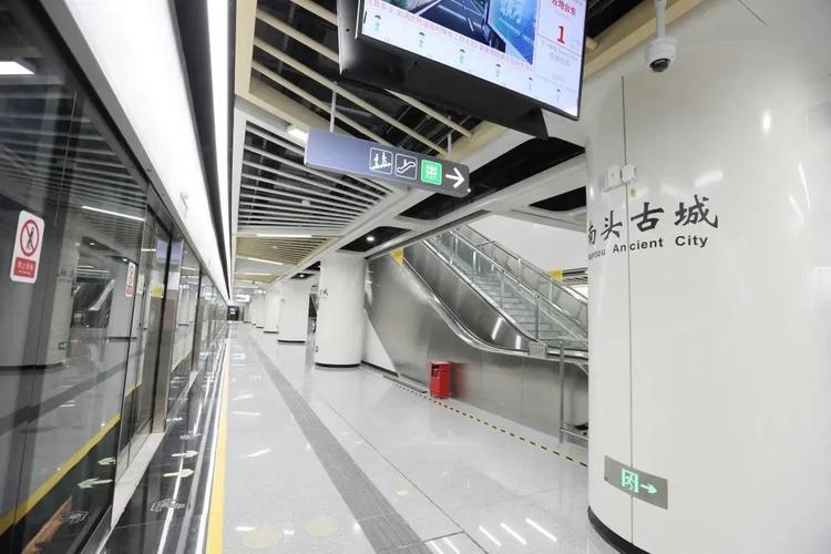 南头古城地铁站下沉广场开放 打造“轨道+慢行”生活空间