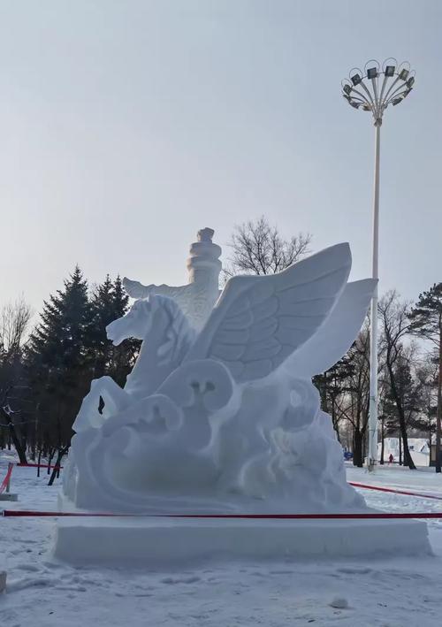 青花瓷雪雕、“雪墨画”……尔滨太阳岛顶流雪雕组团亮相