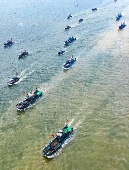 中国黄渤海休渔期结束 辽宁沿海千帆竞发赴秋捕