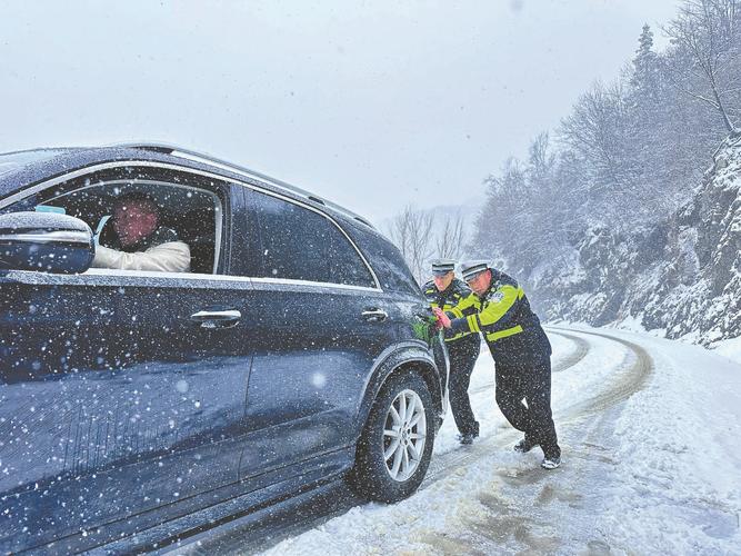 公安部部署防范应对雨雪冰冻极端天气及维护安全稳定工作