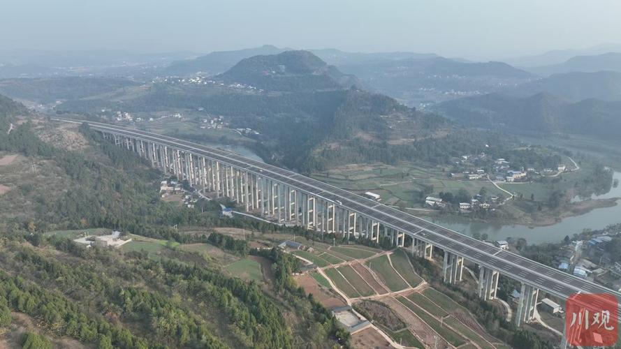 刷新西南地区纪录!成绵扩容4座万吨“巨无霸”同步精准转体