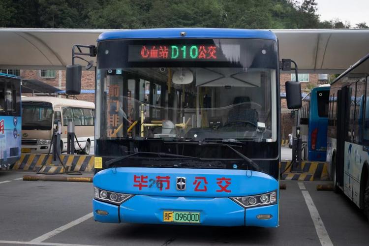 甘肃瓜州城乡公交变客货邮融合专线:民众实现“快递自由”