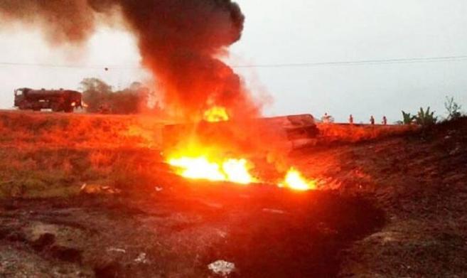 海地一油罐车发生爆炸 已致16人死亡多人受伤