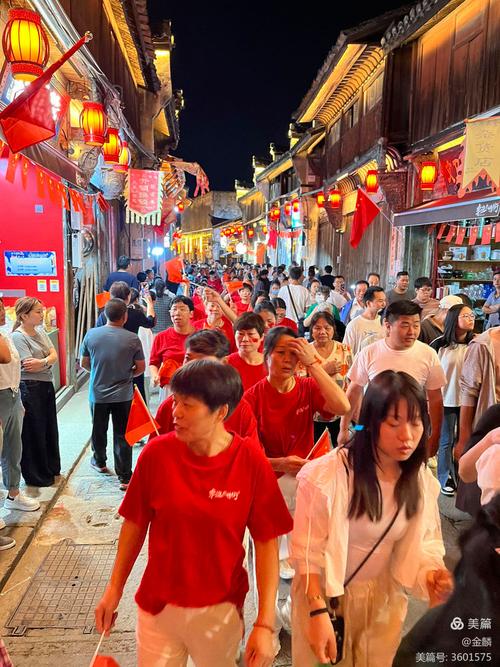 浙江兰溪:李渔风情街开街迎国庆 老街焕发新活力