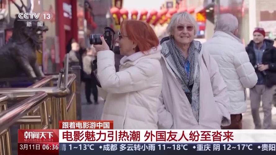 美得令人窒息!外国游客跟着电影游中国 古镇“出圈”更“出彩”