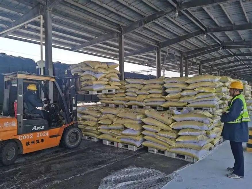 长三角铁路新年以来抢运春耕物资逾18.2万吨