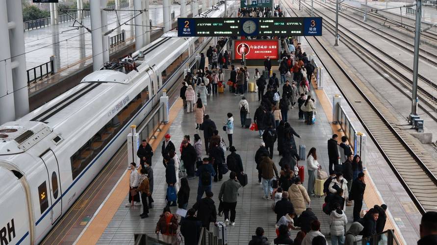 铁路暑运启幕!郑州站预计发送旅客2037万人