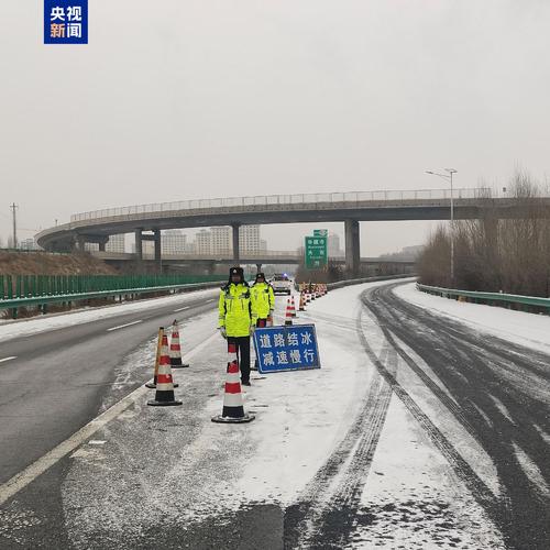 受降雪影响 甘肃部分路段临时交通管制