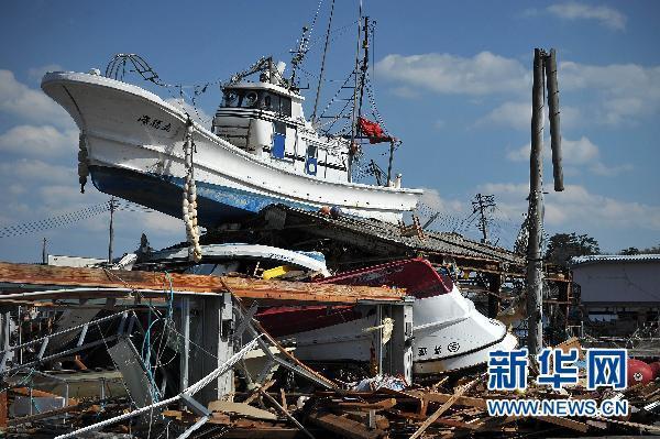 日本地震后数台自动贩卖机被人砸毁