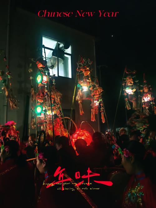 (新春走基层)江苏徐州非遗传承人传授花灯技艺 传承文化留住年味